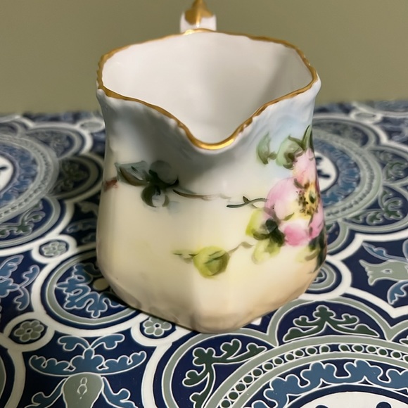 Antique - Beautiful Creamer Cup, Purple/Pink Floral with Gold Trim - Picture 5 of 6